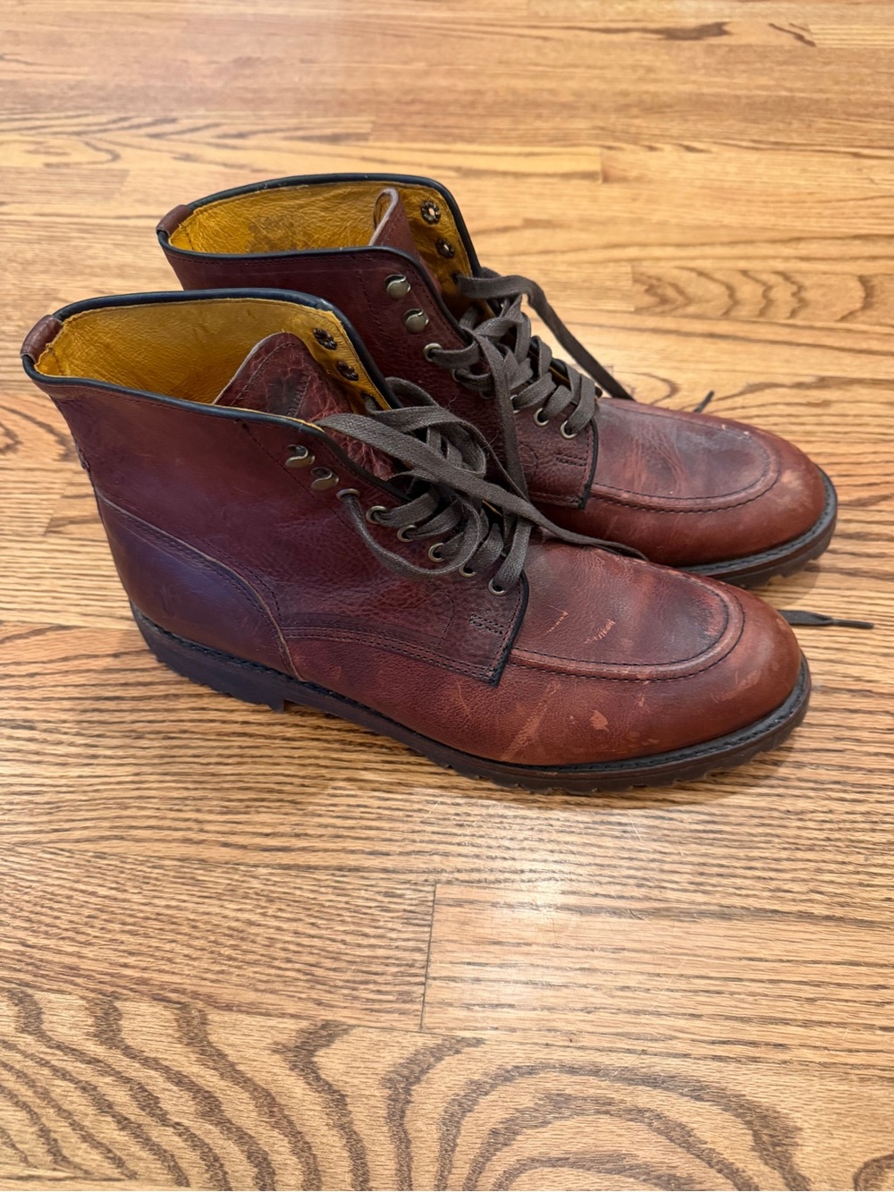 FRYE AND CO. Men's Distressed Chestnut Leather Lace-Up Boots
